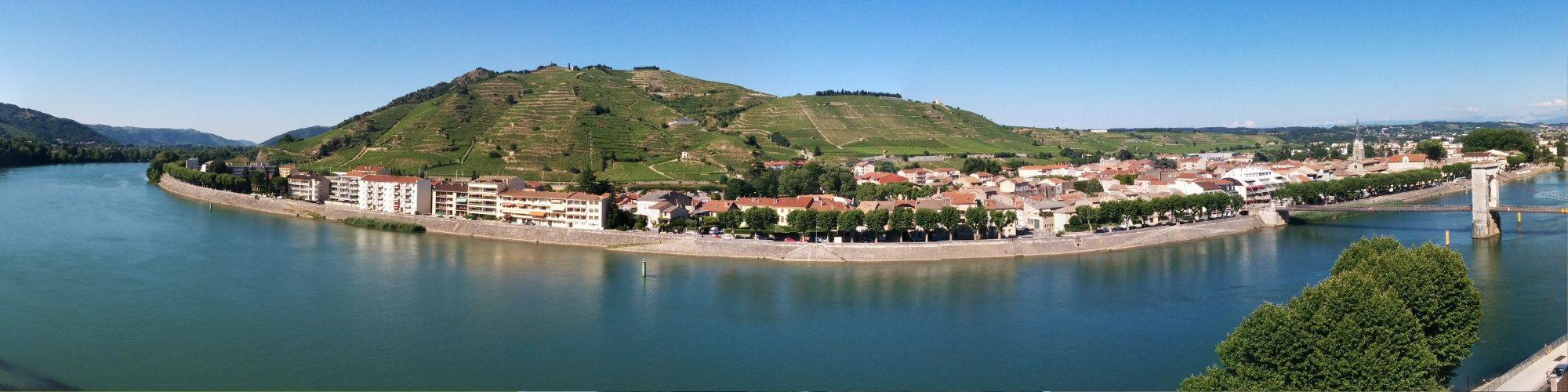 Vue sur la Colline de l'Hermitage depuis la terrasse nord du château