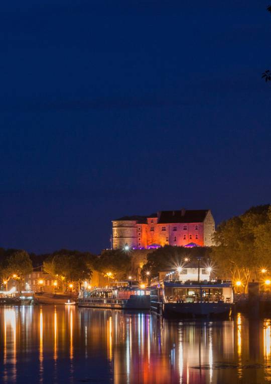 Le château de Tournon by night
