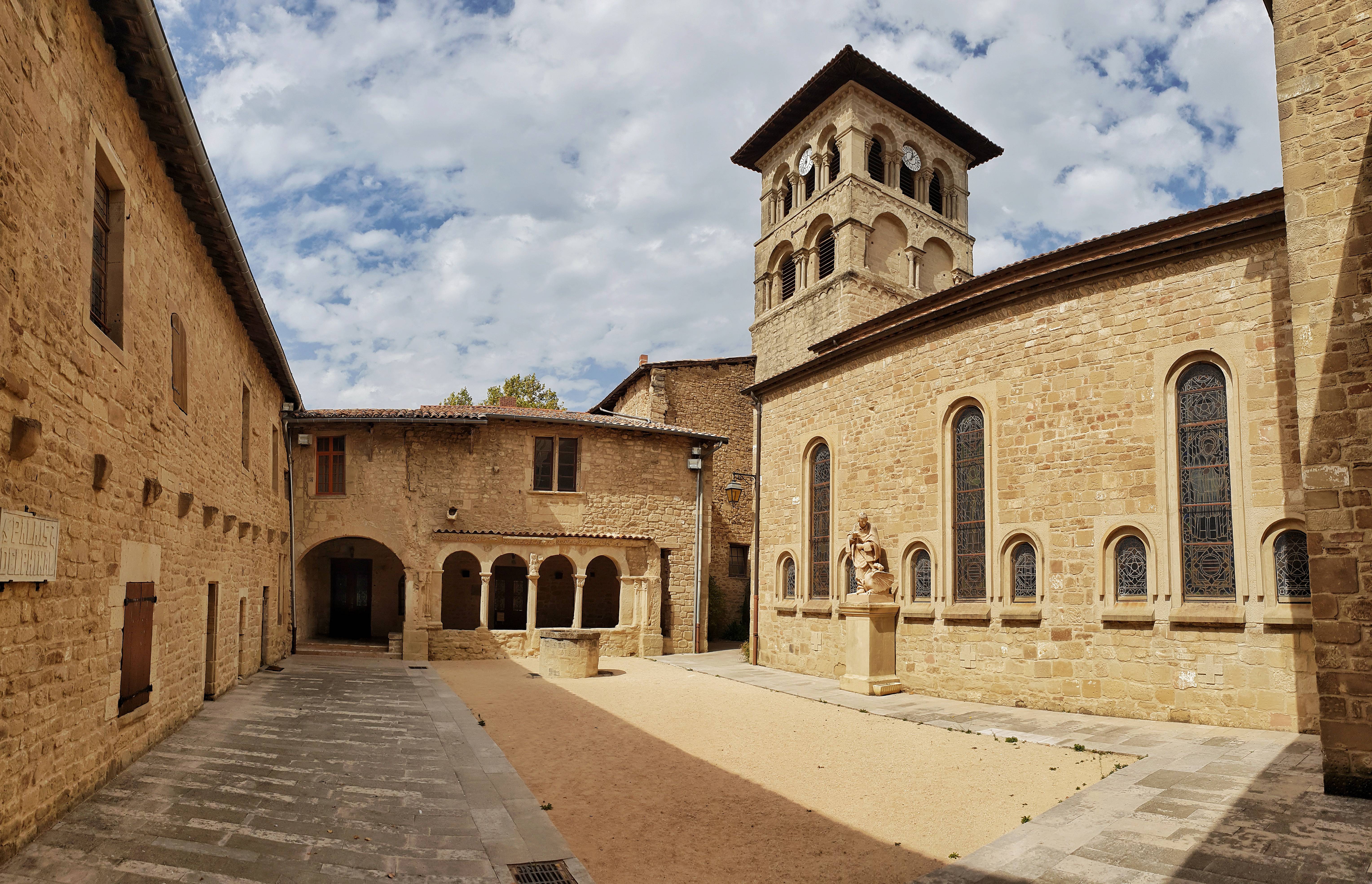 Collégiale saint Donat sur l'Herbasse