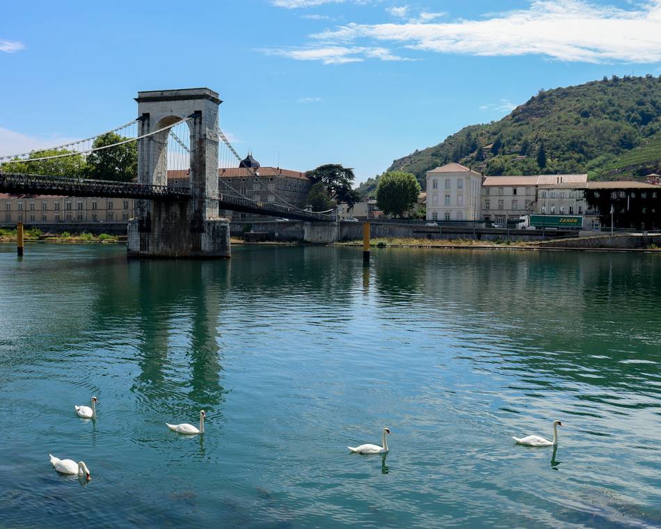 Week-end à Tournon-sur-Rhône et alentours : découvrez l'Ardèche Hermitage dans le reportage TF1