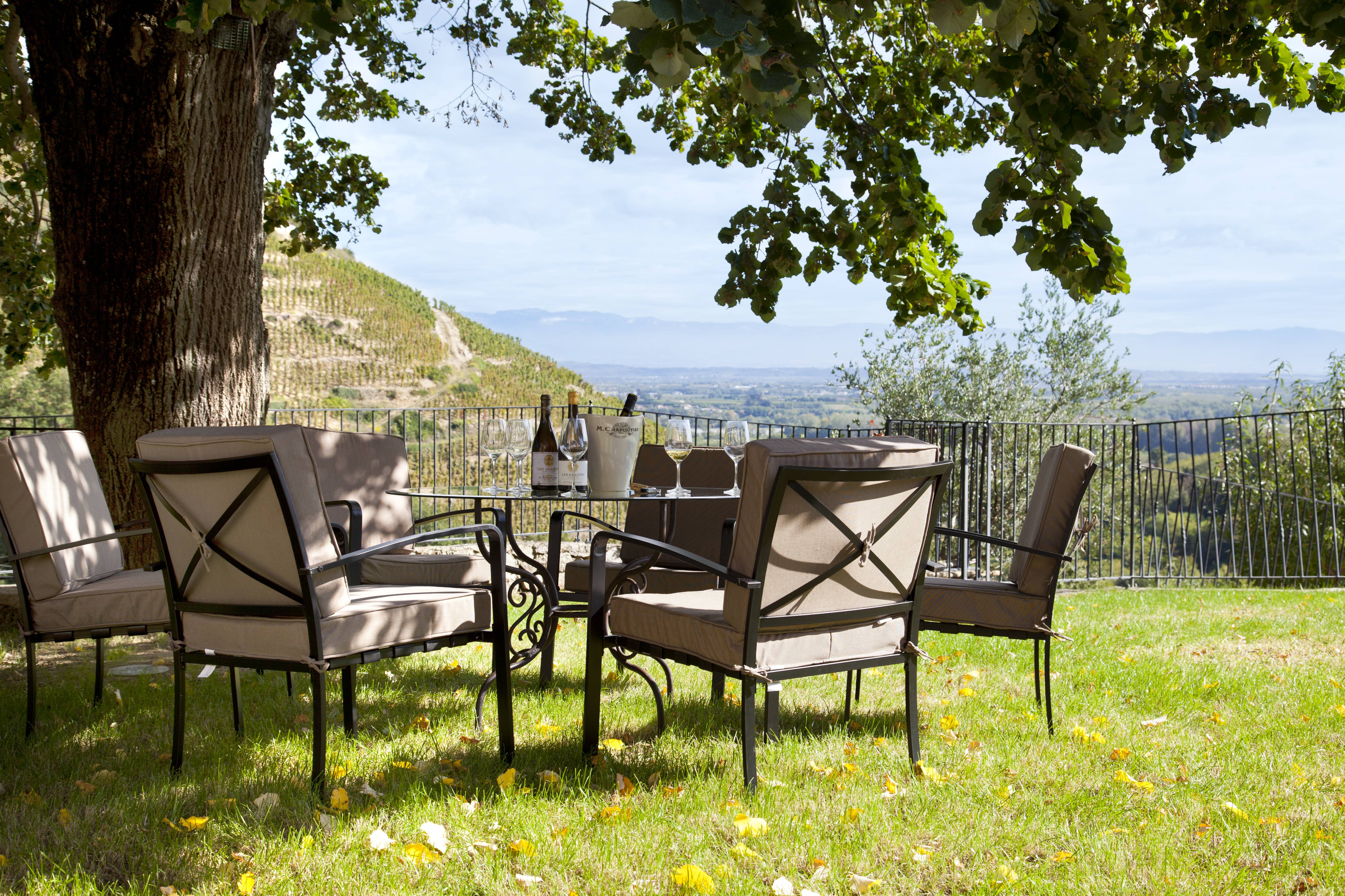 Terrasse des Granithauses Maison Chapoutier