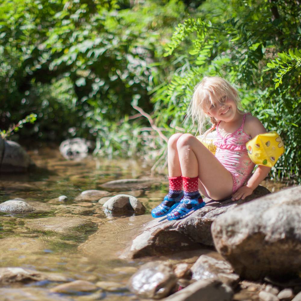 @ Remy Vaartjes Petite fille sur les bords de la Daronne