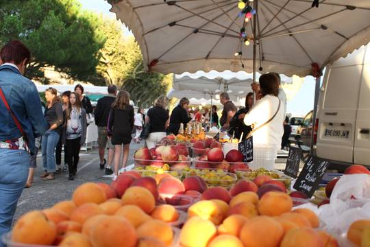 Marché nocturne estival