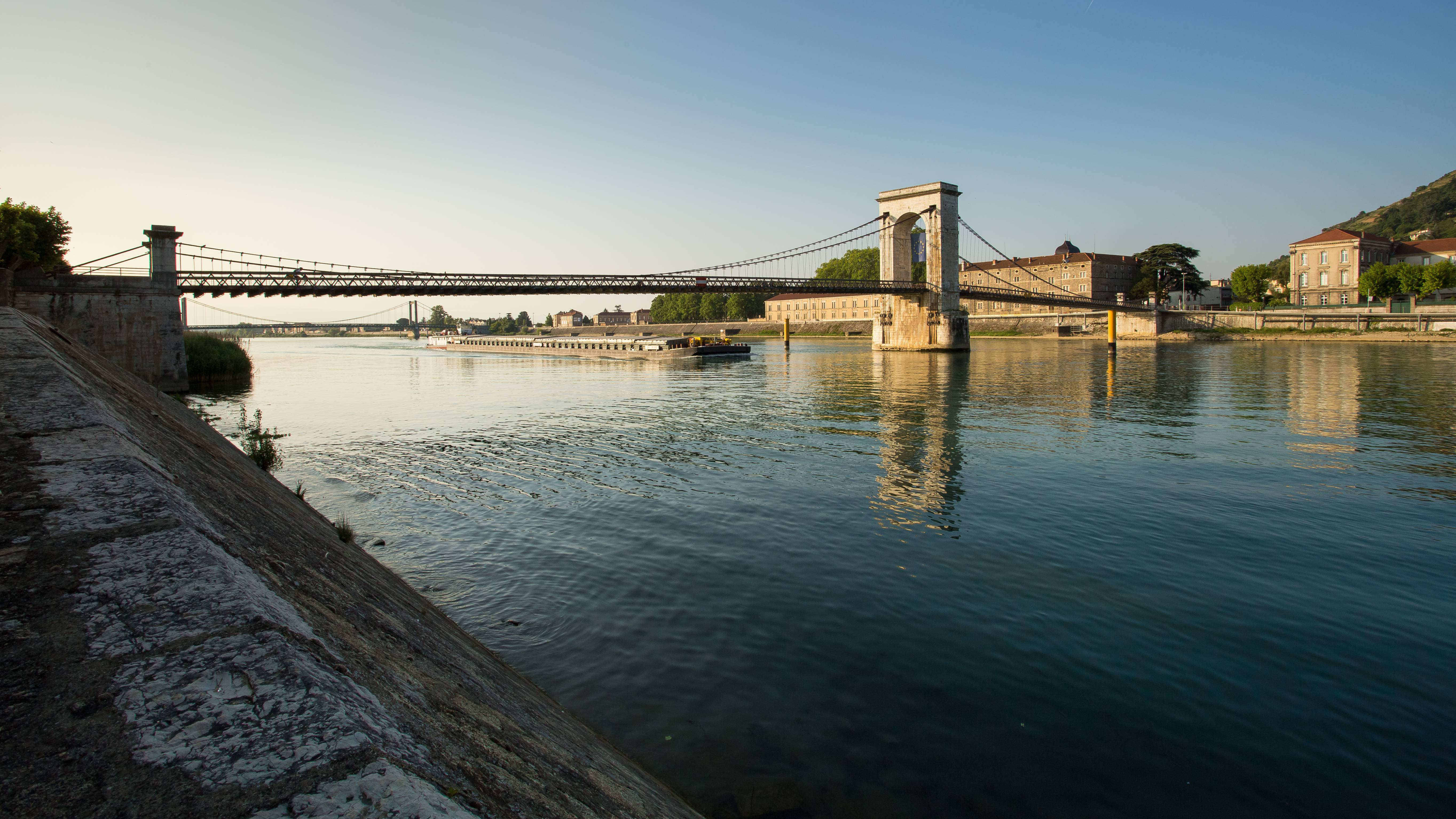 Passerelle Marc Seguin entre Tain L'Hermitage et Tournon sur Rhône