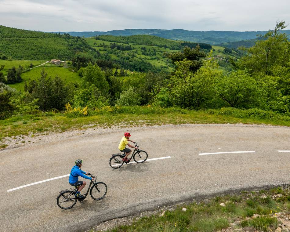 Damien riding an e-bike on the Ardèche routes.