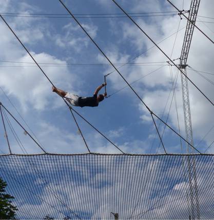 Perrine vous emmène découvrir une activité insolite en Drôme : l’école de trapèze volant