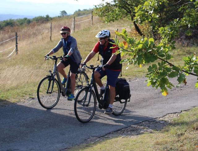 Electric bicycle ride into the Drôme des Collines