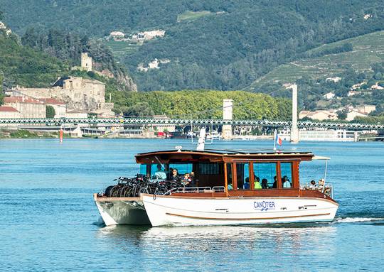 Bateau de la compagnie des canotiers