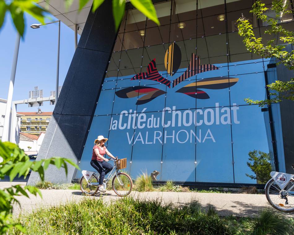 Visiter la Cité du Chocolat Valrhona à Tain l’Hermitage : Le Guide des Gourmands