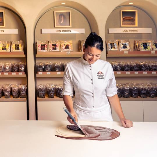 Démonstrations autour du chocolat en boutique de la Cité du Chocolat 