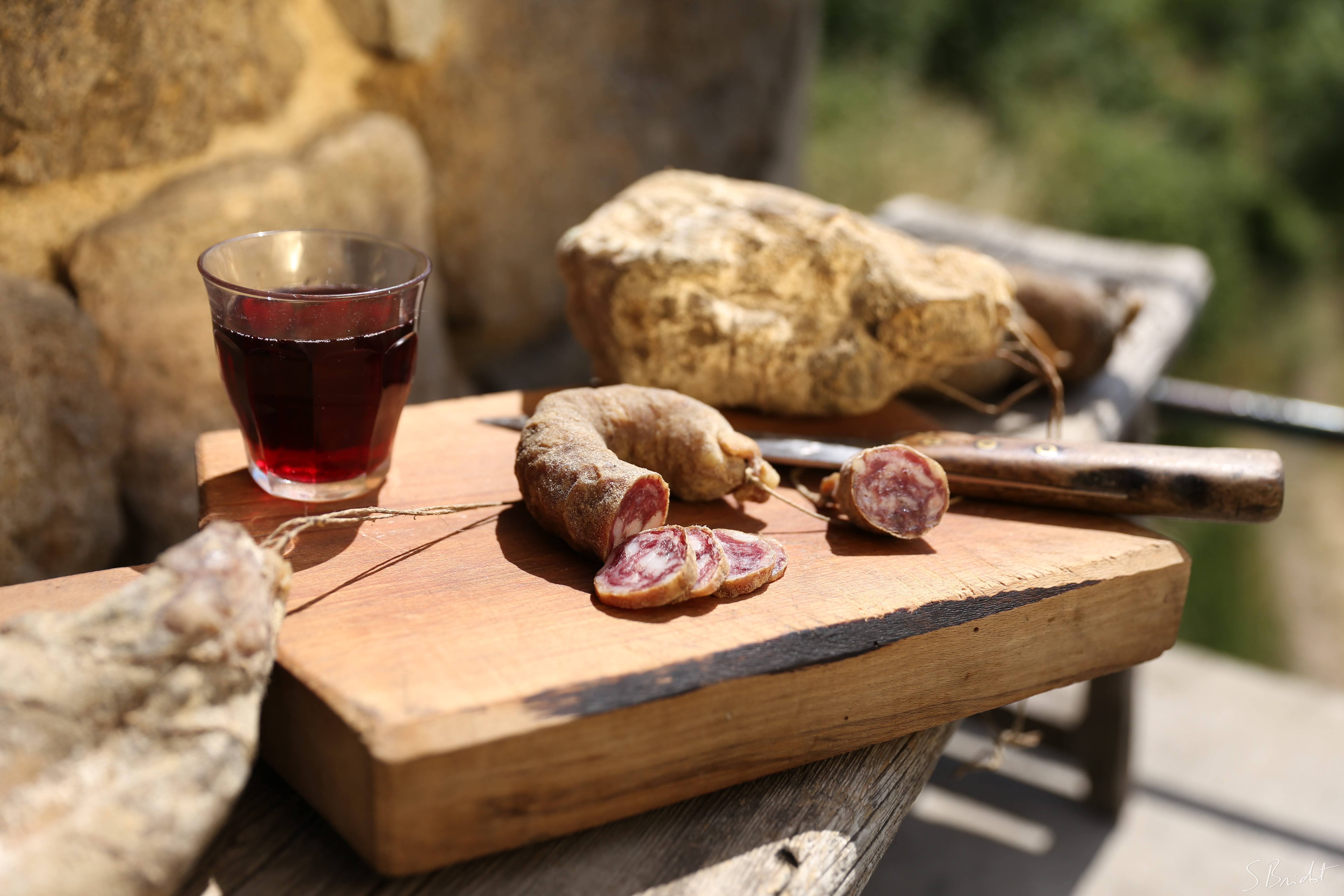 Wurst aus der Ardèche und ein Glas Saint Joseph