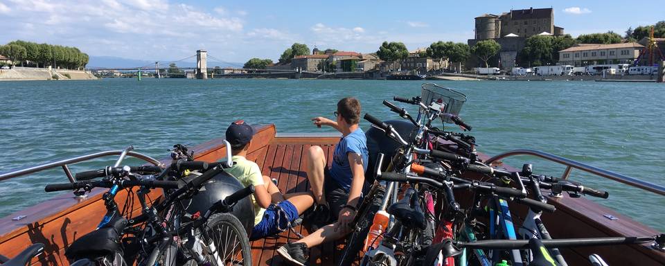 Vélo à bord des Canotiers sur le Rhône