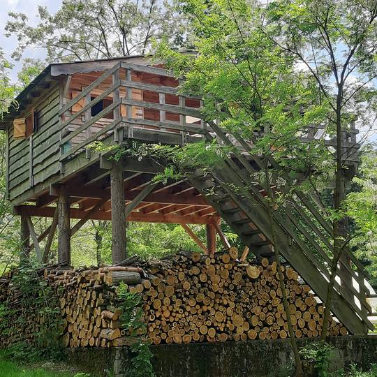 cabane perchée en ardèche verte