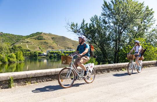 pause à vélo le long du rhône