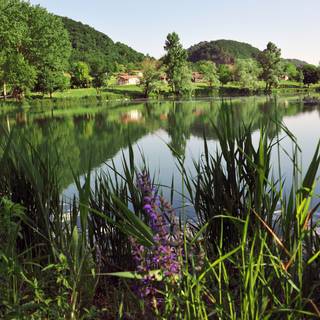 Lac de Champos lieu de pique nique en Drôme