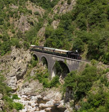 image-train-de-lardeche-une-escapade-parfaite-pour-traverser-ensemble-lardeche-verte