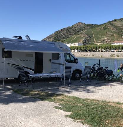 Aire de camping-car - Camping Le Rhône