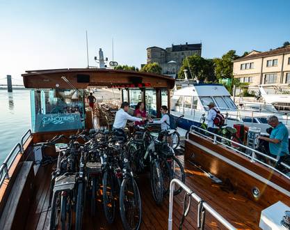 Cruise on the Rhône "Bleu-vert-vapeur" with Les Canotiers: boat - bike - steam train.