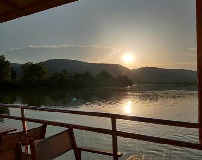 Dinner cruise with food and wine pairings - Les Canotiers and L'Assemblage