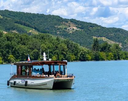Cruise on the Rhône "Bleu-vert-vapeur" with Les Canotiers: boat - bike - steam train.