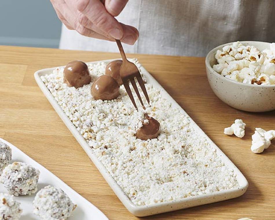 Atelier de Chocolaterie :  Truffes Pop Corn - Noël à la Cité du chocolat Valrhona