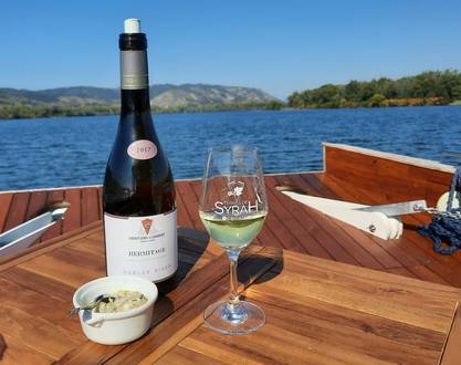 Aperitif auf dem Wasser "Wein & Käse" entlang der Rhône.