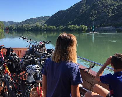 Croisière familiale "le petit explorateur" à Tournon sur Rhône avec Les Canotiers