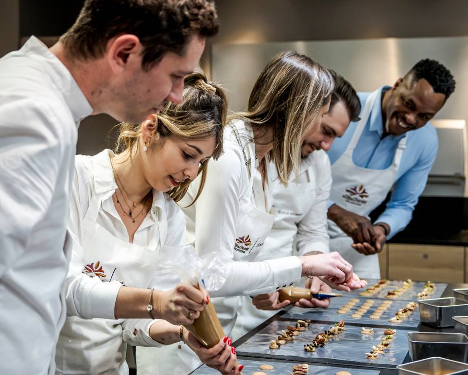 Atelier finition  - Cité du chocolat Valrhôna