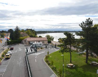 Aire de camping-cars - Camping les Lucs