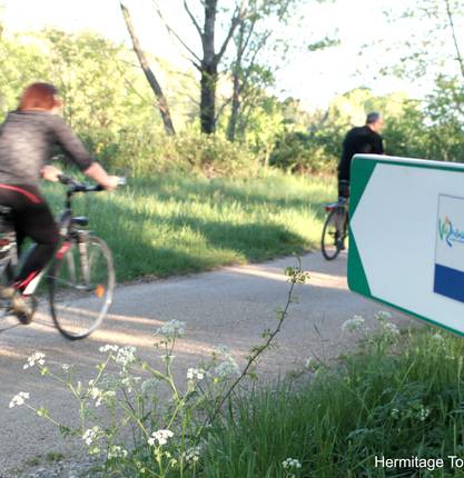 Tournon sur rhone, cycling hi-res stock photography and images - Alamy