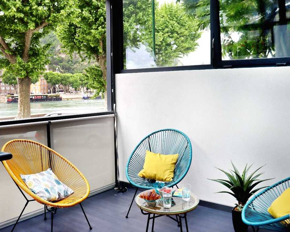 Regard sur le fleuve